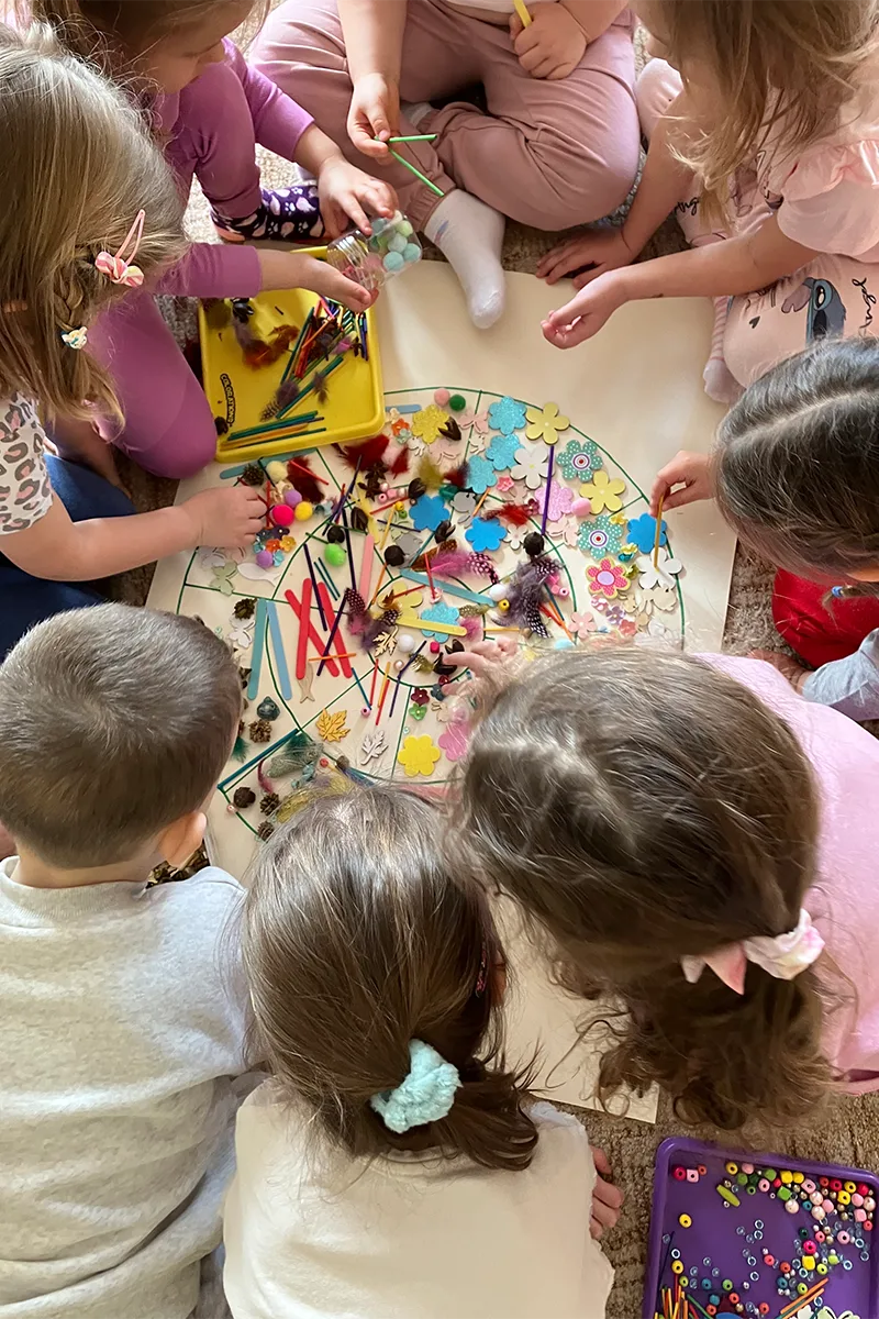 Dzieci-podczas-zajęć-yogi-1 Dzieci podczas zajęć yogi