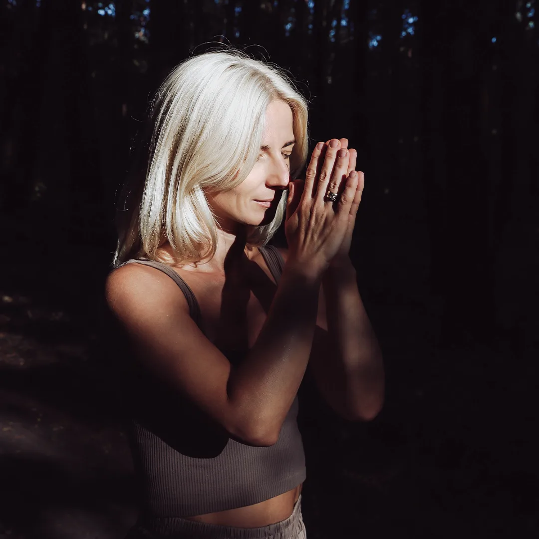 Kobieta oddech surya yoga joga płock